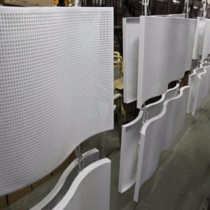 鋁幕墻為什么不掉漆或褪色？